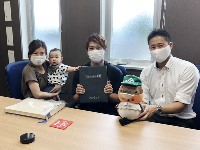 新居は広い敷地の新築住宅